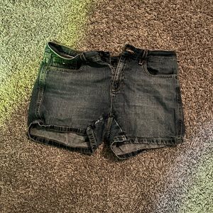 Adorable size 8 (fits like a 4) Tommy Hilfiger shorts